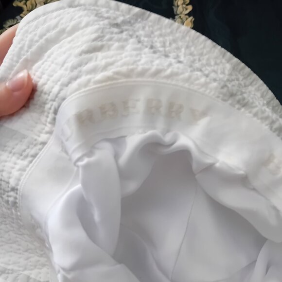 Burberry Bucket Hat With Logo - Picture 2 of 7